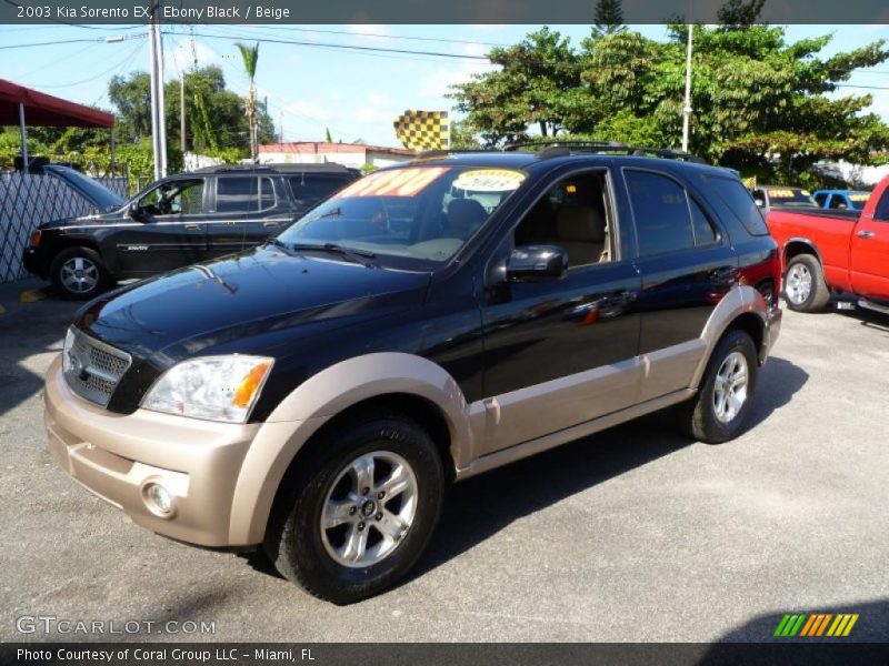 Front 3/4 View of 2003 Sorento EX