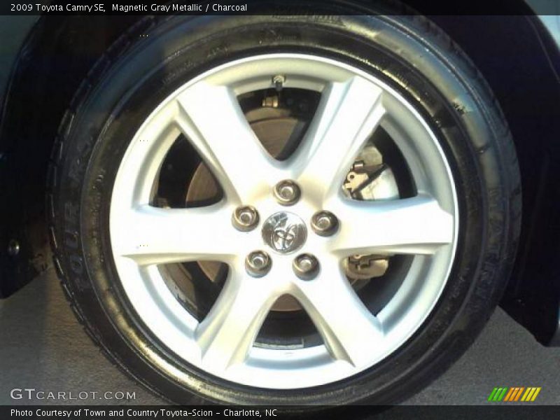 Magnetic Gray Metallic / Charcoal 2009 Toyota Camry SE
