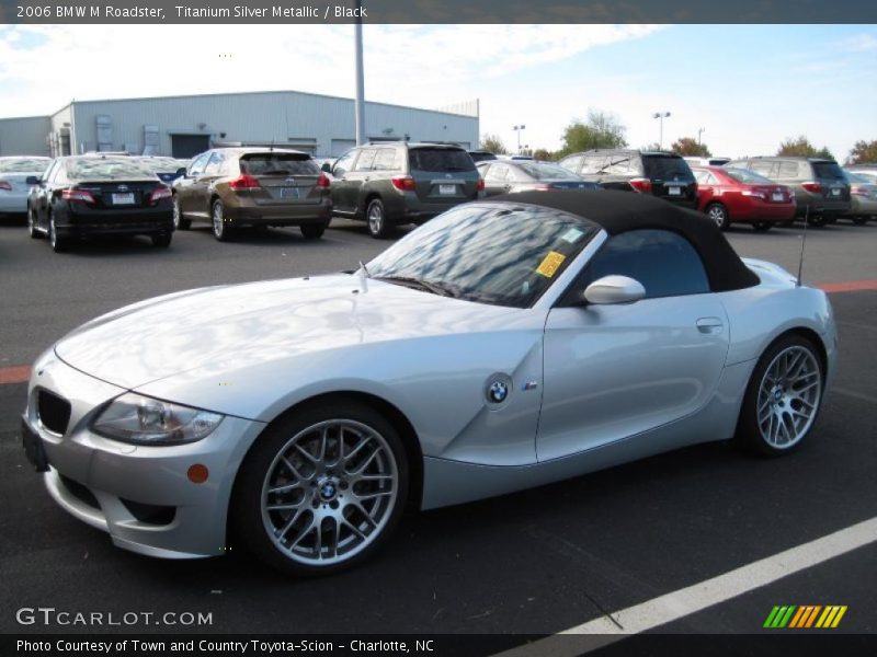Front 3/4 View of 2006 M Roadster