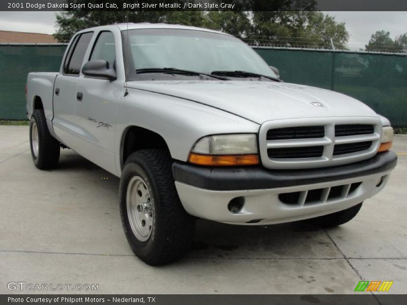 Front 3/4 View of 2001 Dakota Sport Quad Cab