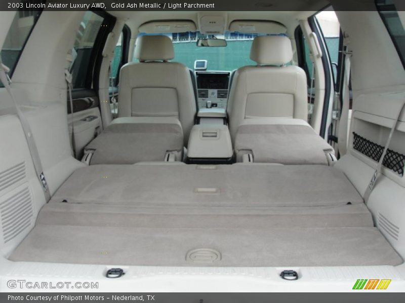  2003 Aviator Luxury AWD Trunk