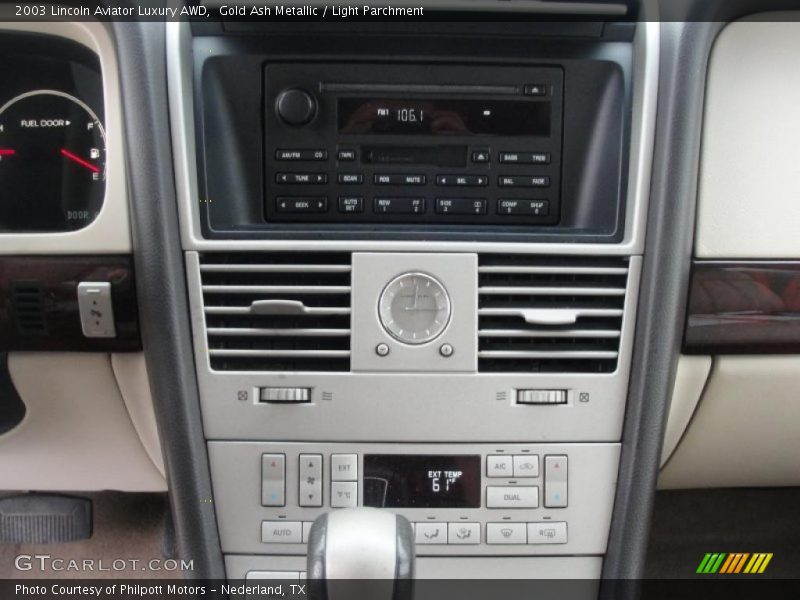 Controls of 2003 Aviator Luxury AWD