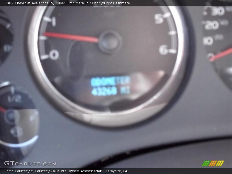 Silver Birch Metallic / Ebony/Light Cashmere 2007 Chevrolet Avalanche LS