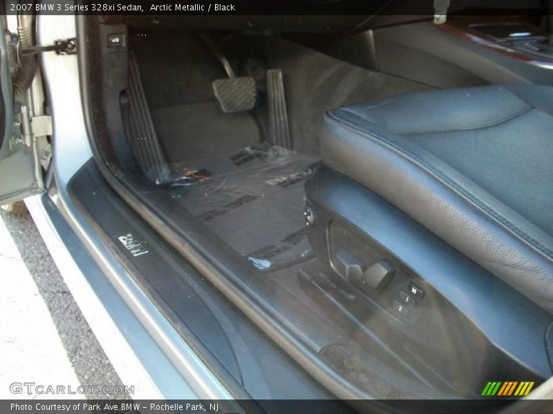 Arctic Metallic / Black 2007 BMW 3 Series 328xi Sedan