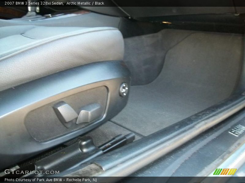 Arctic Metallic / Black 2007 BMW 3 Series 328xi Sedan