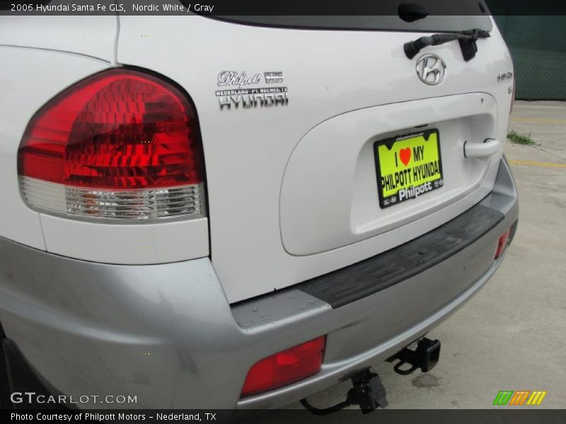 Nordic White / Gray 2006 Hyundai Santa Fe GLS