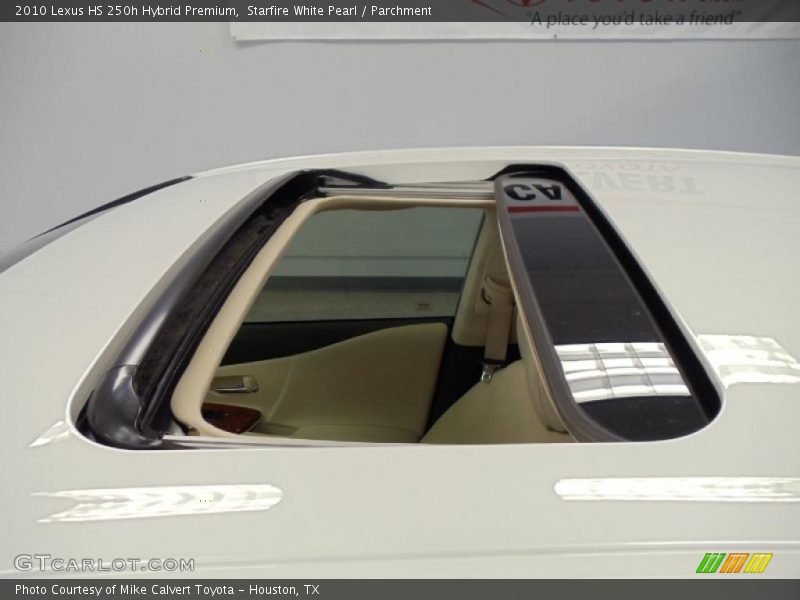 Sunroof of 2010 HS 250h Hybrid Premium
