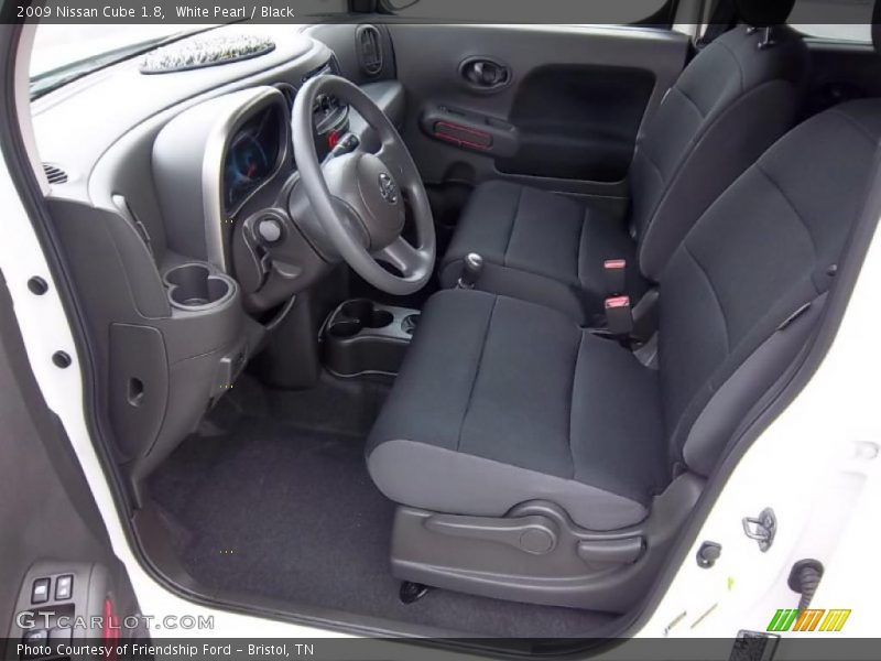 White Pearl / Black 2009 Nissan Cube 1.8