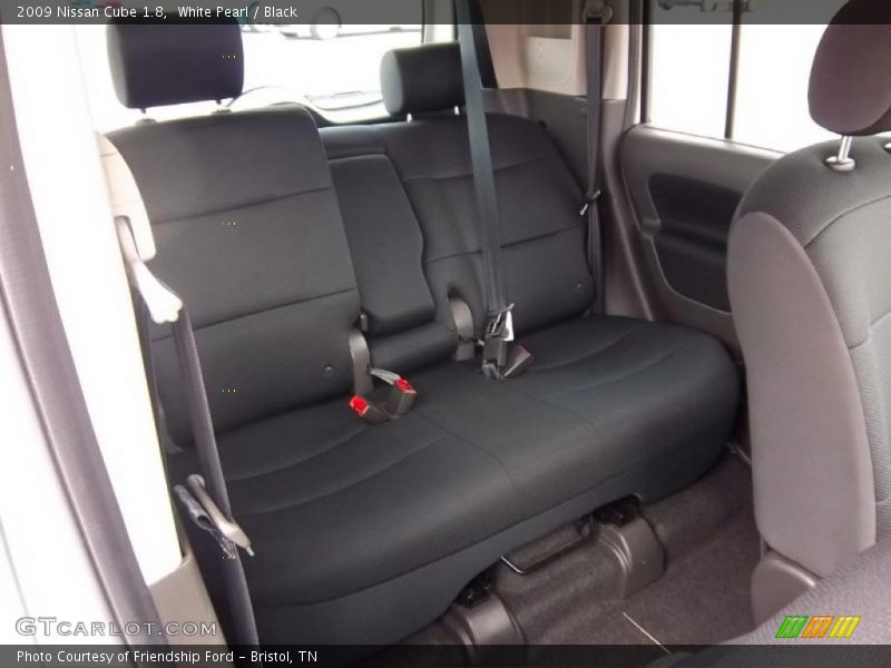 White Pearl / Black 2009 Nissan Cube 1.8