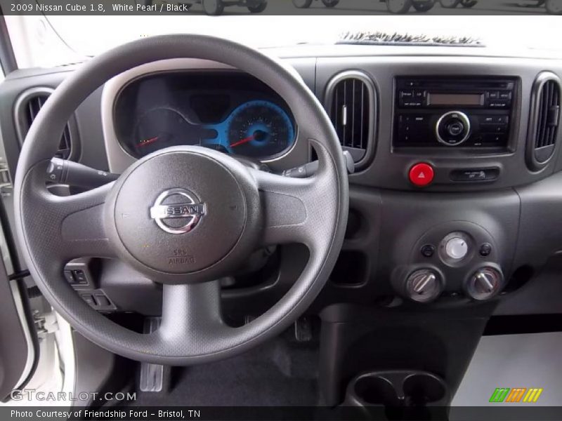 White Pearl / Black 2009 Nissan Cube 1.8