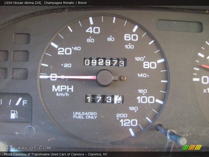 Champagne Metallic / Blond 1999 Nissan Altima GXE