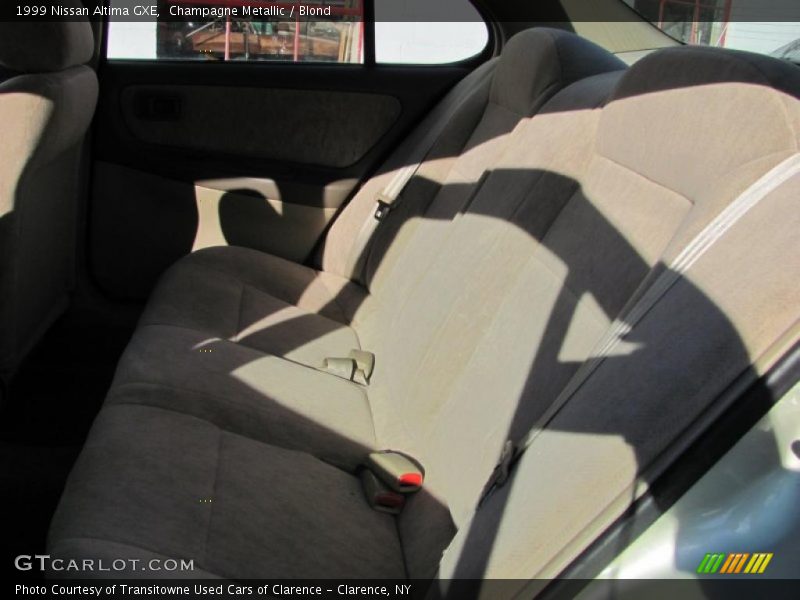 Champagne Metallic / Blond 1999 Nissan Altima GXE