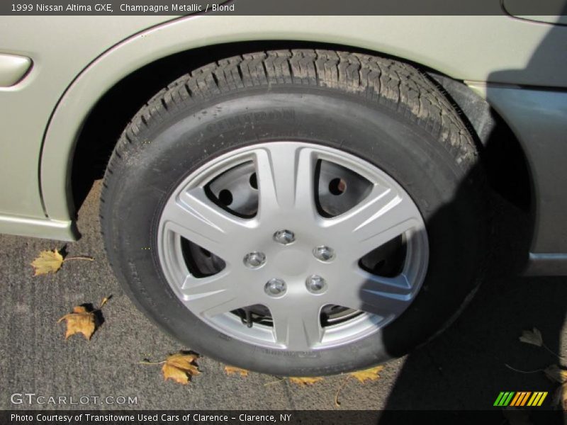 Champagne Metallic / Blond 1999 Nissan Altima GXE