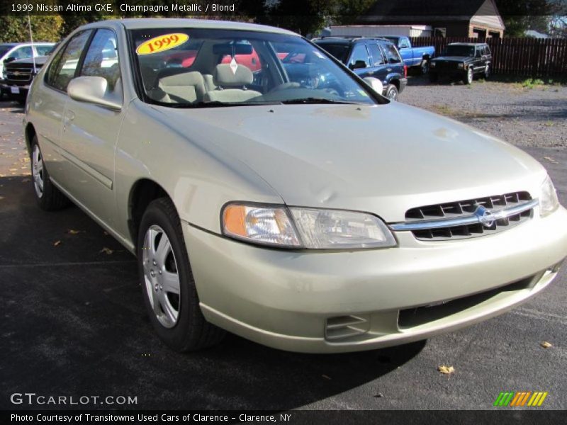 Champagne Metallic / Blond 1999 Nissan Altima GXE