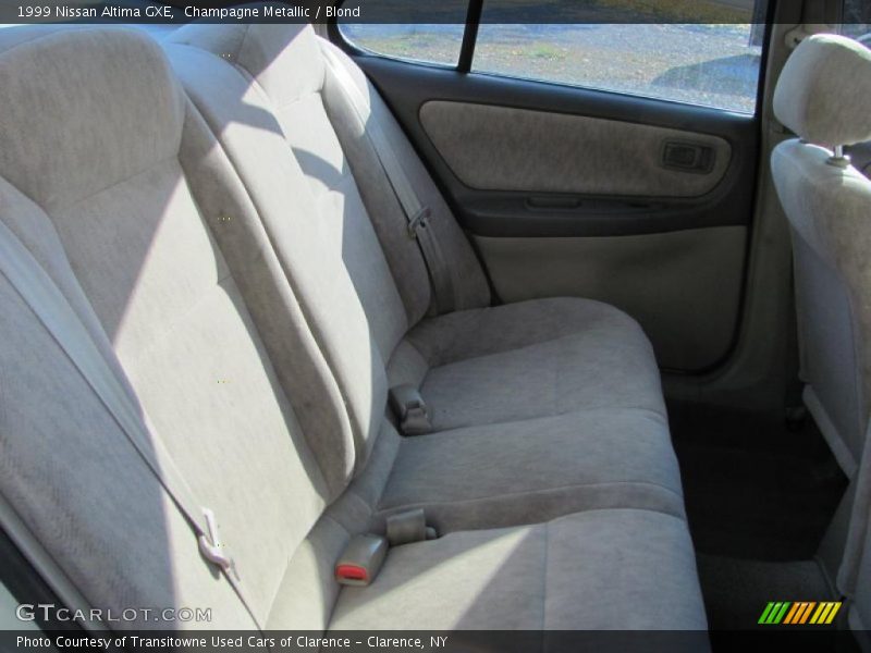 Champagne Metallic / Blond 1999 Nissan Altima GXE