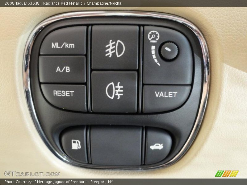 Controls of 2008 XJ XJ8