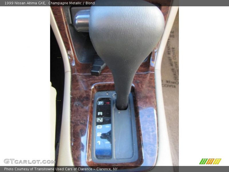 Champagne Metallic / Blond 1999 Nissan Altima GXE