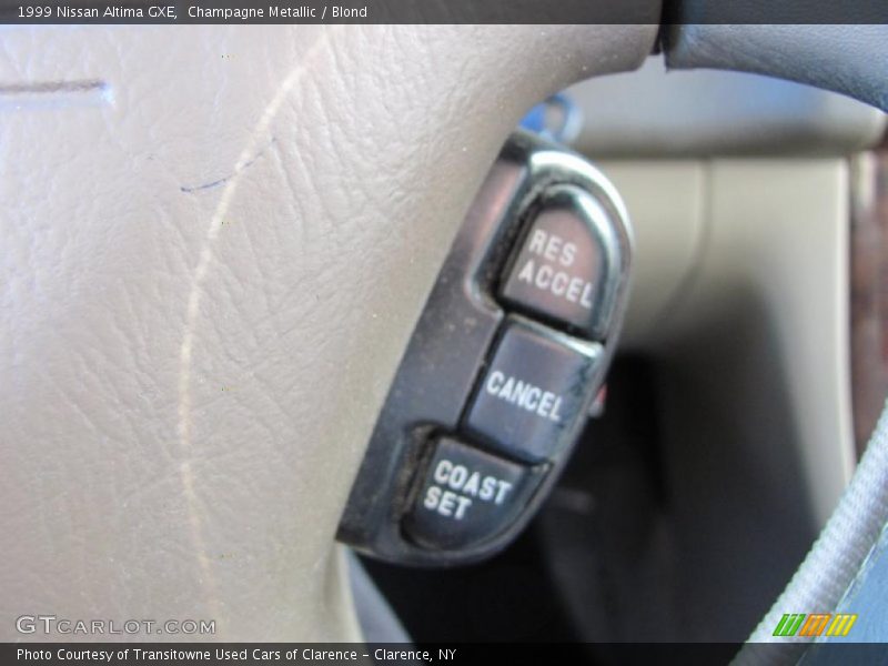 Champagne Metallic / Blond 1999 Nissan Altima GXE