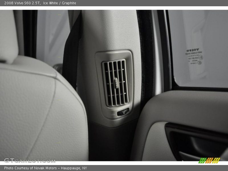 Ice White / Graphite 2008 Volvo S60 2.5T