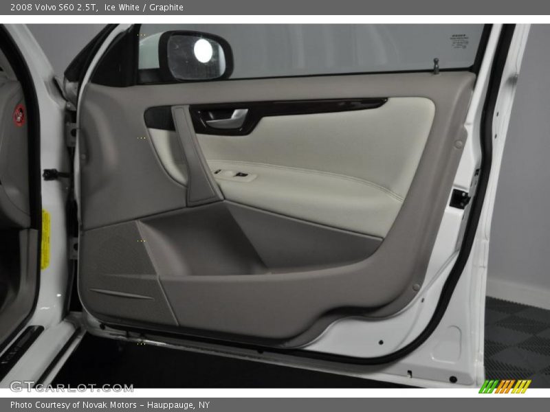 Ice White / Graphite 2008 Volvo S60 2.5T