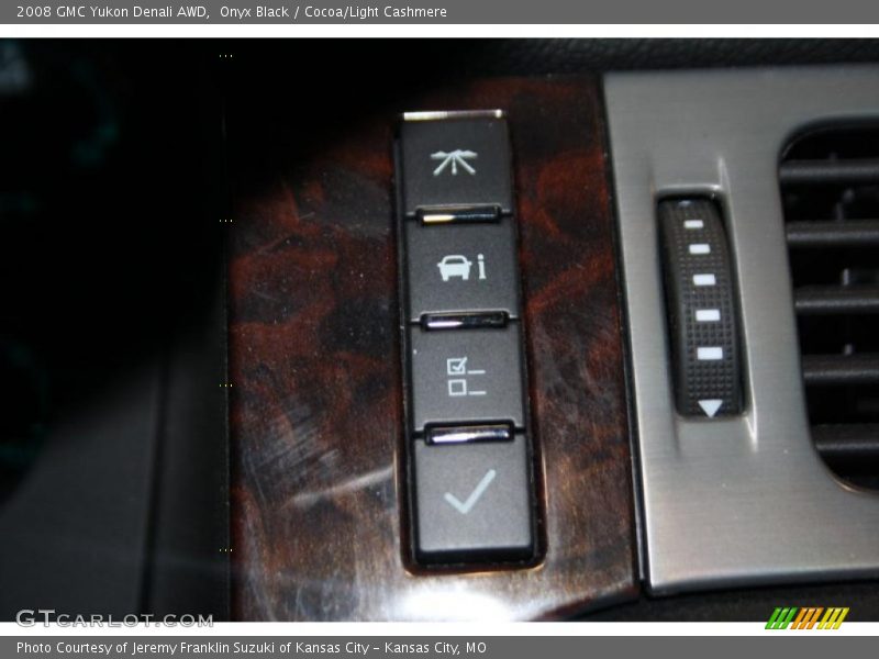 Onyx Black / Cocoa/Light Cashmere 2008 GMC Yukon Denali AWD