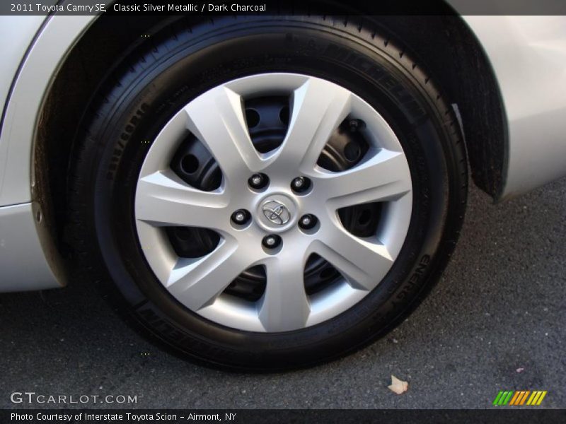 Classic Silver Metallic / Dark Charcoal 2011 Toyota Camry SE