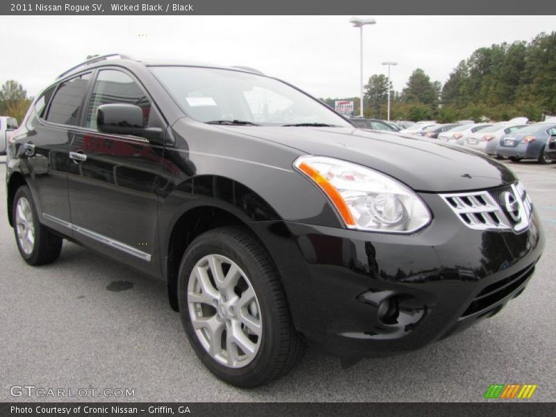Front 3/4 View of 2011 Rogue SV