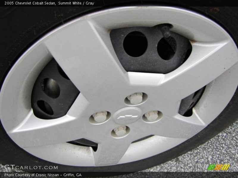 Summit White / Gray 2005 Chevrolet Cobalt Sedan