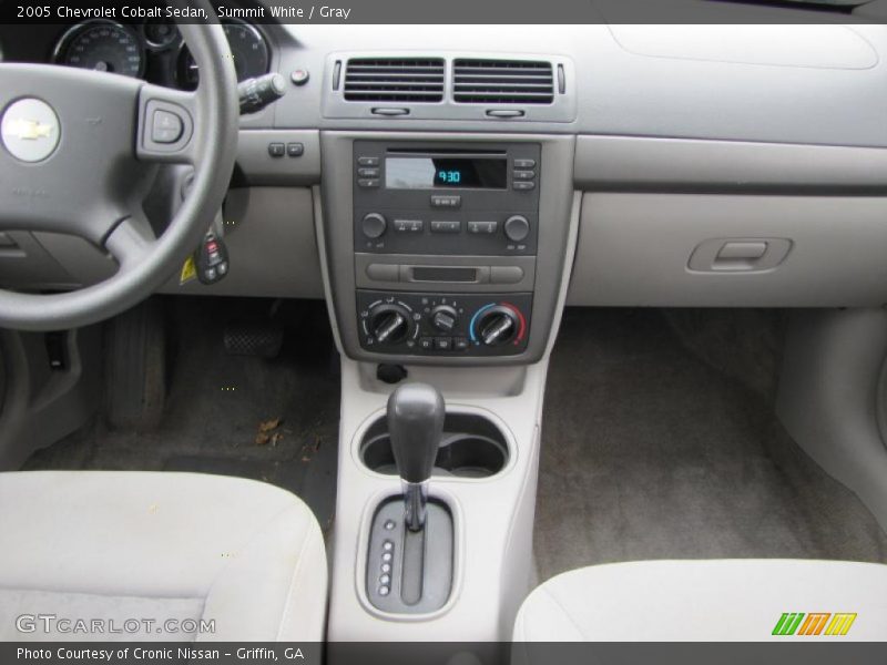 Summit White / Gray 2005 Chevrolet Cobalt Sedan