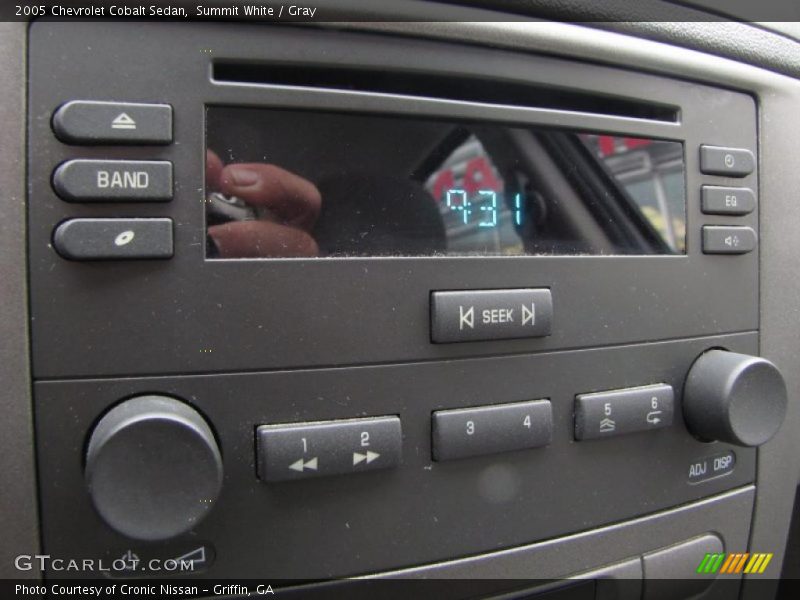 Summit White / Gray 2005 Chevrolet Cobalt Sedan
