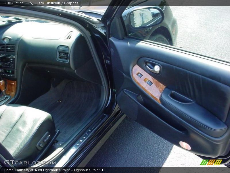  2004 I 35 Graphite Interior