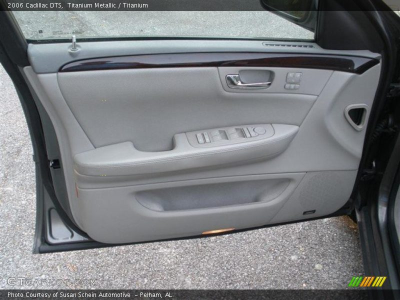 Titanium Metallic / Titanium 2006 Cadillac DTS