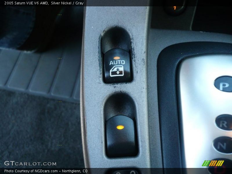 Silver Nickel / Gray 2005 Saturn VUE V6 AWD