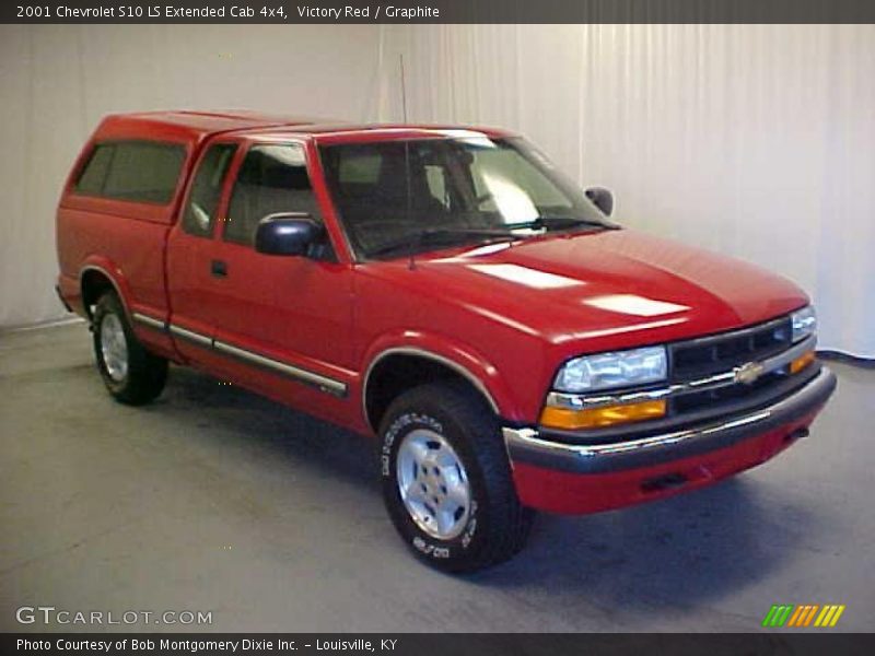 Victory Red / Graphite 2001 Chevrolet S10 LS Extended Cab 4x4