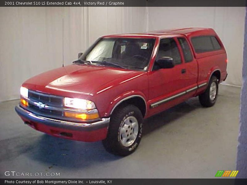 Victory Red / Graphite 2001 Chevrolet S10 LS Extended Cab 4x4