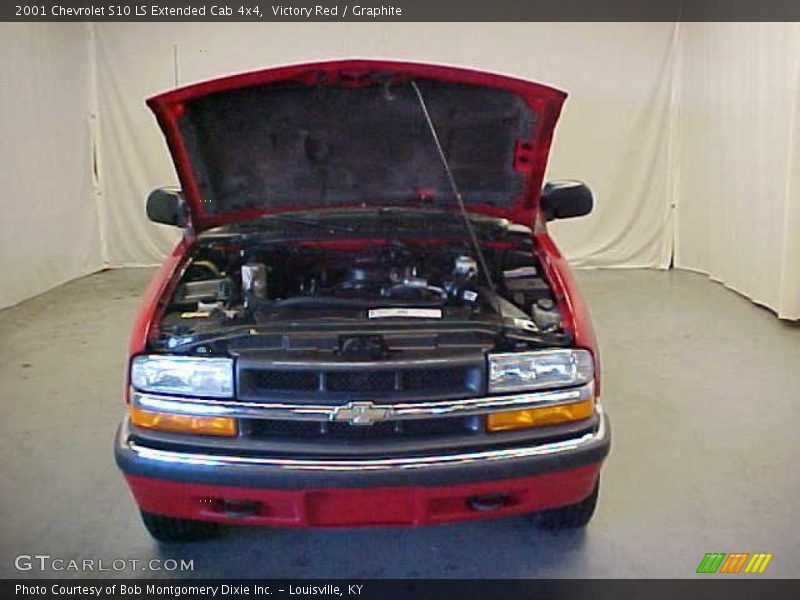 Victory Red / Graphite 2001 Chevrolet S10 LS Extended Cab 4x4
