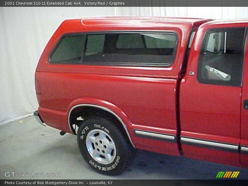 Victory Red / Graphite 2001 Chevrolet S10 LS Extended Cab 4x4