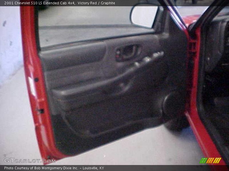 Victory Red / Graphite 2001 Chevrolet S10 LS Extended Cab 4x4