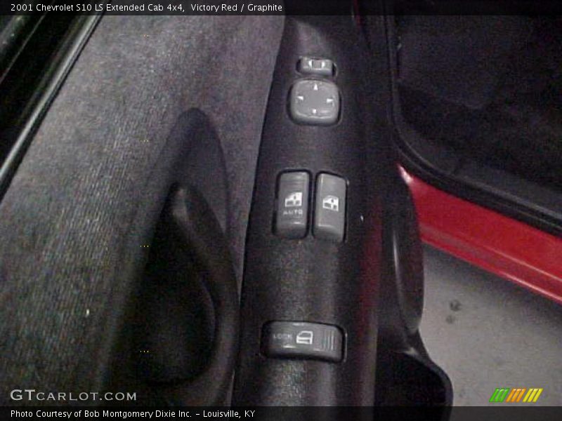 Victory Red / Graphite 2001 Chevrolet S10 LS Extended Cab 4x4