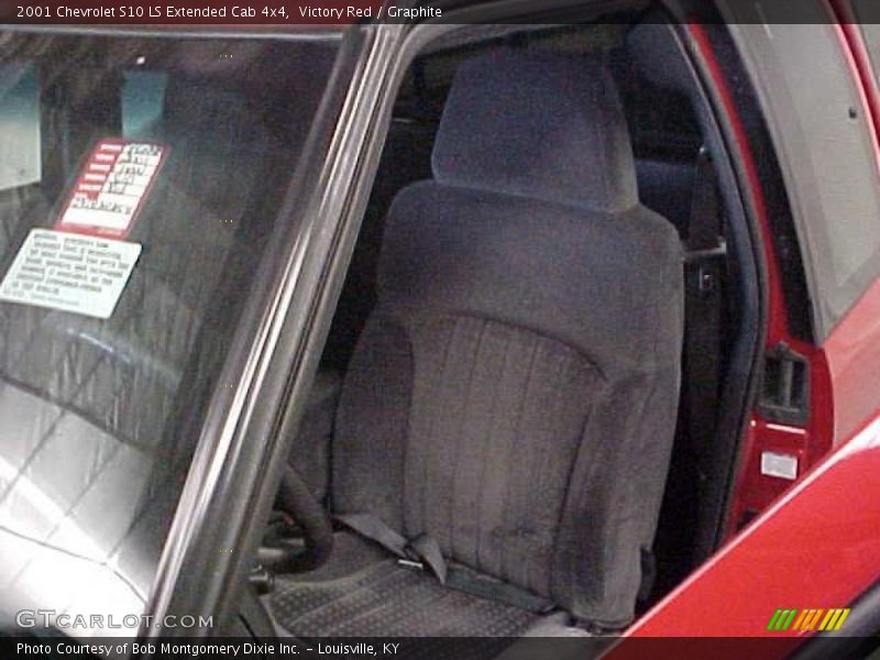 Victory Red / Graphite 2001 Chevrolet S10 LS Extended Cab 4x4