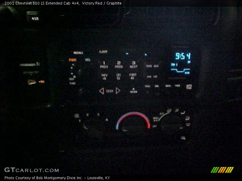 Controls of 2001 S10 LS Extended Cab 4x4