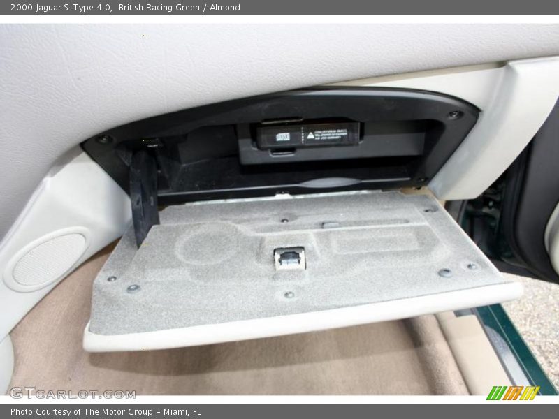 British Racing Green / Almond 2000 Jaguar S-Type 4.0