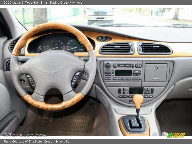 Dashboard of 2000 S-Type 4.0