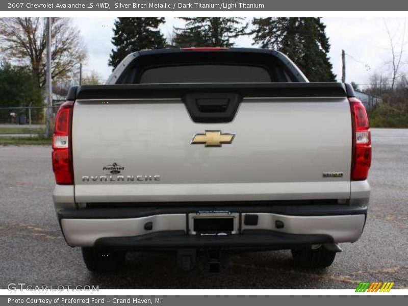 Silver Birch Metallic / Dark Titanium/Light Titanium 2007 Chevrolet Avalanche LS 4WD