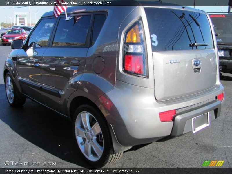 Titanium Gray / Sand/Black Houndstooth Cloth 2010 Kia Soul !