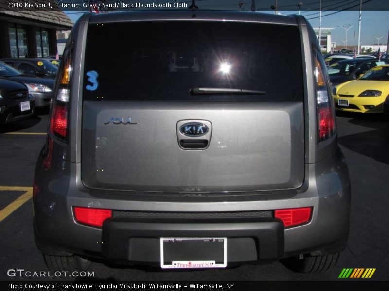 Titanium Gray / Sand/Black Houndstooth Cloth 2010 Kia Soul !