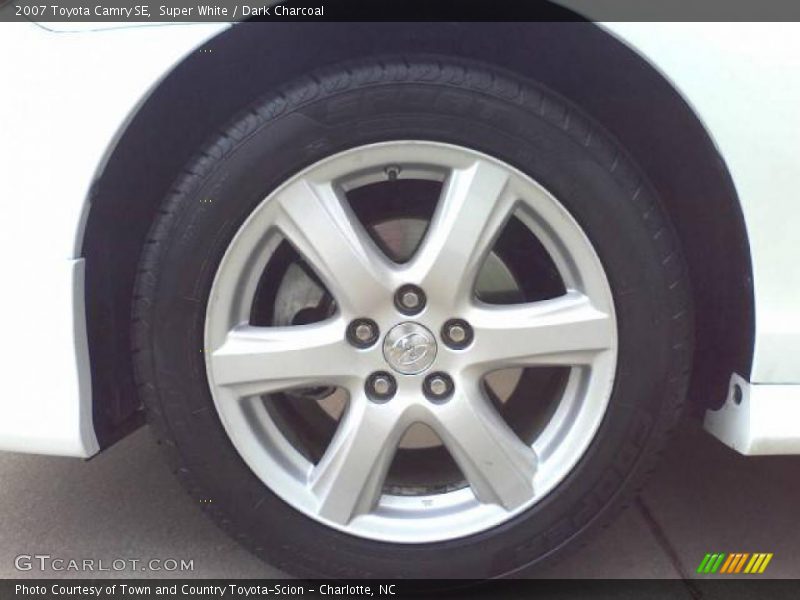 Super White / Dark Charcoal 2007 Toyota Camry SE
