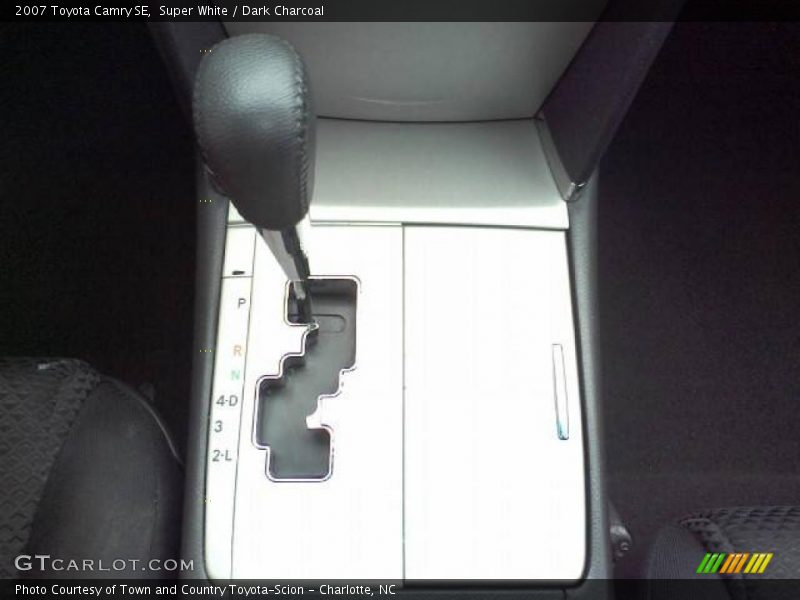 Super White / Dark Charcoal 2007 Toyota Camry SE