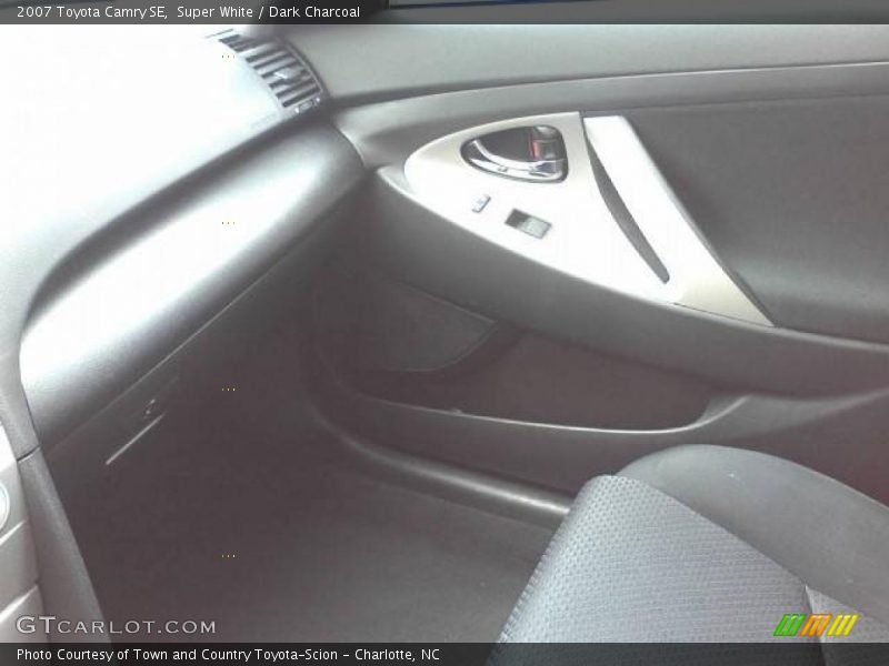 Super White / Dark Charcoal 2007 Toyota Camry SE