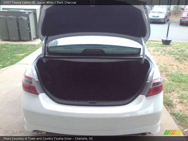 Super White / Dark Charcoal 2007 Toyota Camry SE